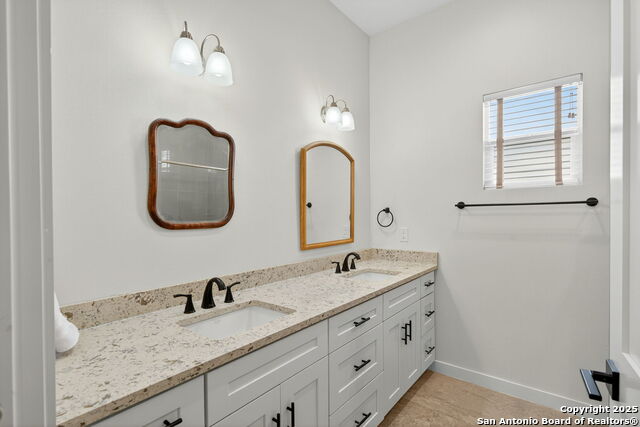 Image 27 of 48 For 317 E El Paso St