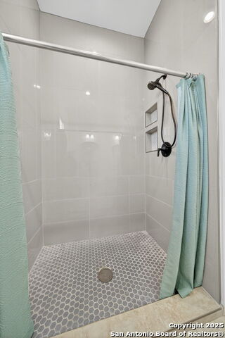 Image 29 of 48 For 317 E El Paso St