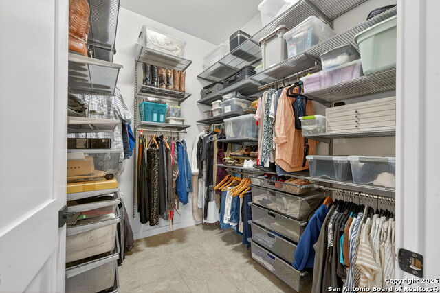 Image 30 of 48 For 317 E El Paso St