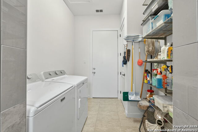 Image 32 of 48 For 317 E El Paso St