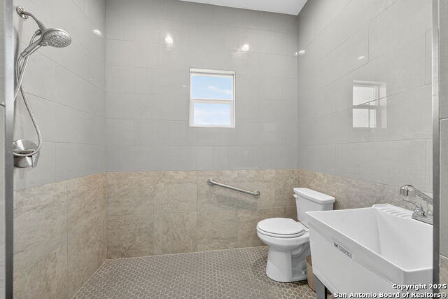 Image 33 of 48 For 317 E El Paso St