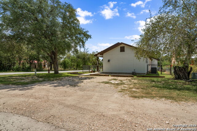 Image 4 of 48 For 317 E El Paso St