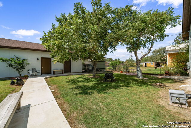 Image 42 of 48 For 317 E El Paso St