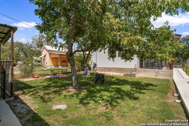 Image 43 of 48 For 317 E El Paso St