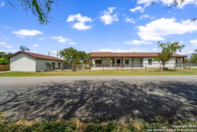 Image 45 of 48 For 317 E El Paso St