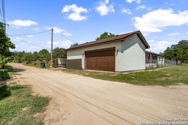 Image 46 of 48 For 317 E El Paso St