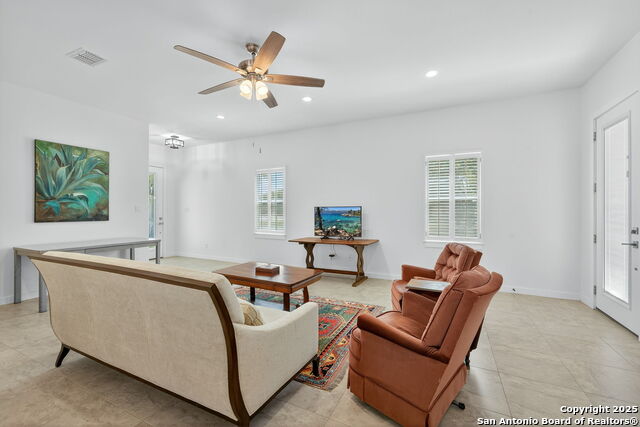 Image 7 of 48 For 317 E El Paso St