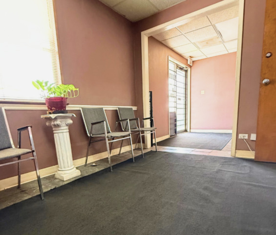 Listing photo id 6 for 4727 Timco