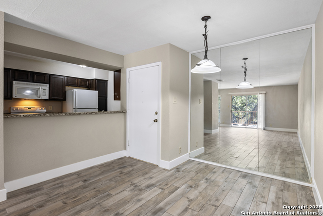 Listing photo id 9 for 4119 Medical 206d