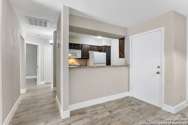 Listing photo id 12 for 4119 Medical 206d