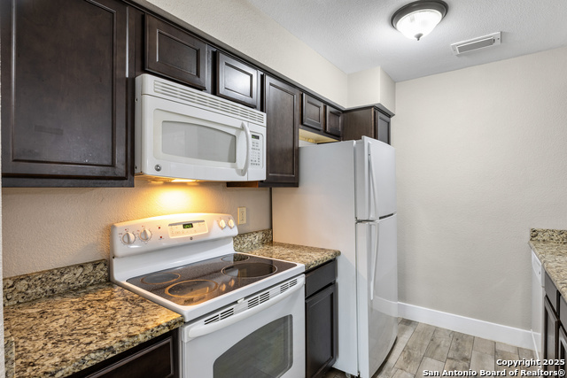 Listing photo id 13 for 4119 Medical 206d