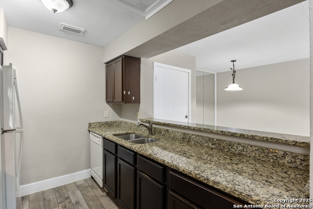 Listing photo id 17 for 4119 Medical 206d