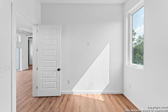 Listing photo id 14 for 108 Vine St  103