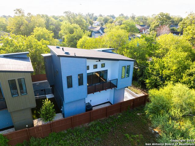 Listing photo id 0 for 108 Vine St  103