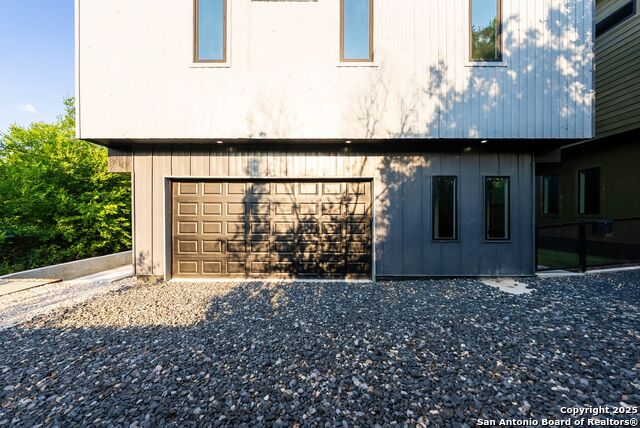 Listing photo id 27 for 108 Vine St  103