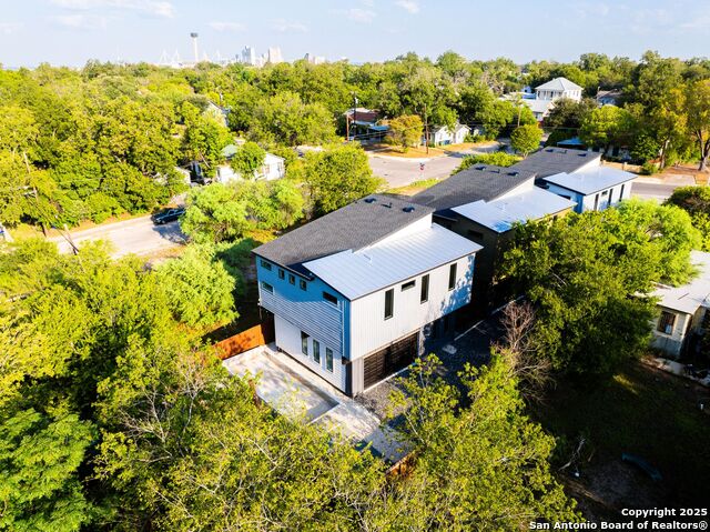 Listing photo id 31 for 108 Vine St  103