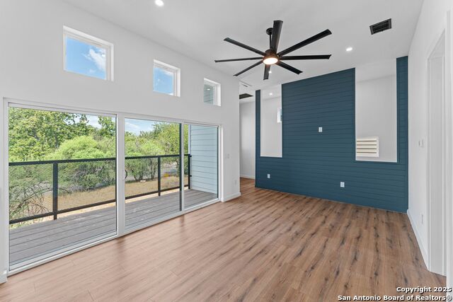 Listing photo id 2 for 108 Vine St  103