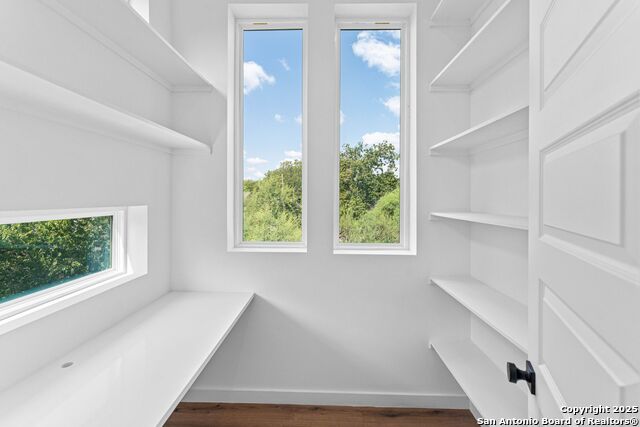 Listing photo id 7 for 108 Vine St  103