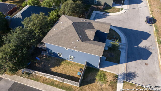 Listing photo id 1 for 6878 Lakeview