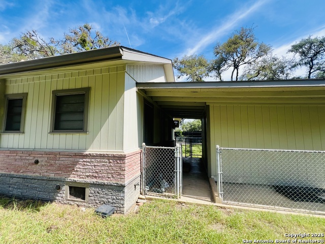 Listing photo id 15 for 3004 Nacogdoches