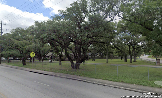 Listing photo id 16 for 3004 Nacogdoches