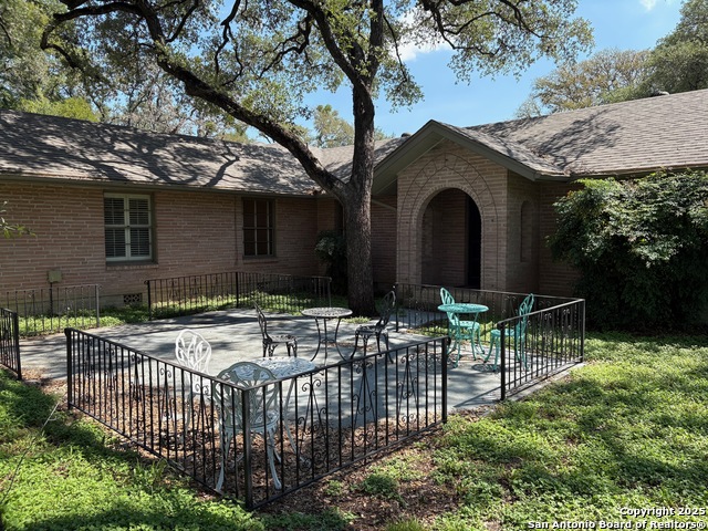 Listing photo id 6 for 3004 Nacogdoches