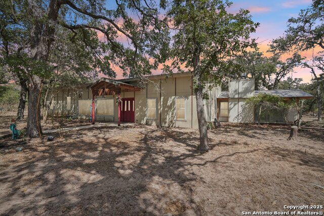 Listing photo id 0 for 3001 Curry  