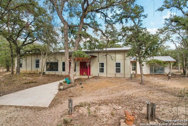 Listing photo id 3 for 3001 Curry  