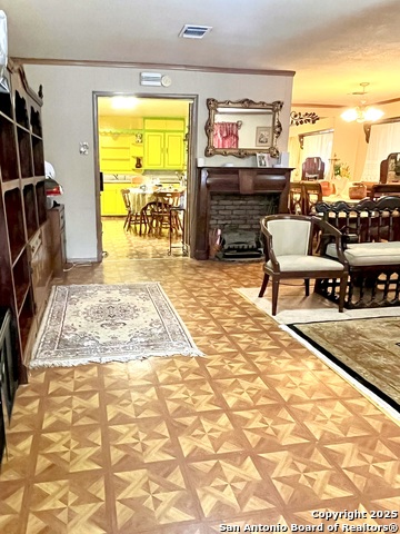 Image 2 of 19 For 635 Kendalia