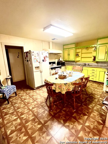 Image 7 of 19 For 635 Kendalia