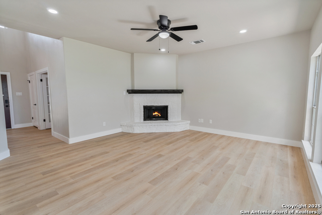 Image 9 of 27 For 907 Amigo