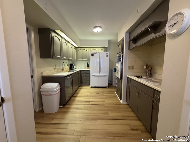 Image 23 of 41 For 7500 Callaghan Apt 254