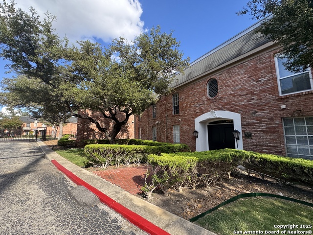 Image 4 of 41 For 7500 Callaghan Apt 254