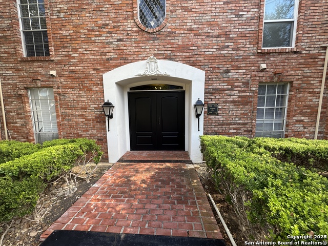 Image 5 of 41 For 7500 Callaghan Apt 254