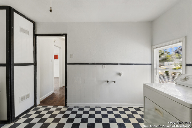 Image 11 of 35 For 631 Magnolia W