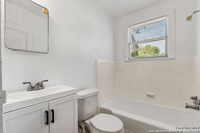 Image 18 of 35 For 631 Magnolia W