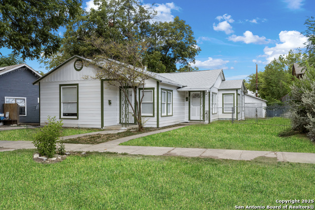 Image 2 of 35 For 631 Magnolia W