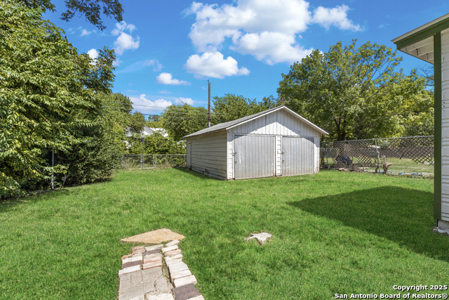 Image 23 of 35 For 631 Magnolia W