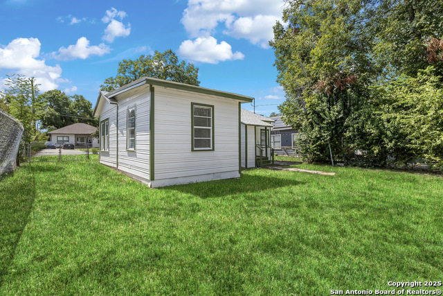 Image 25 of 35 For 631 Magnolia W