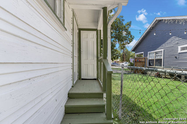 Image 26 of 35 For 631 Magnolia W