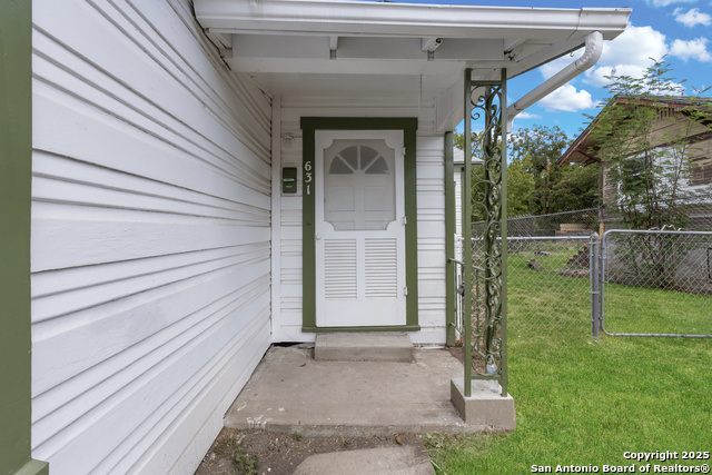 Image 3 of 35 For 631 Magnolia W