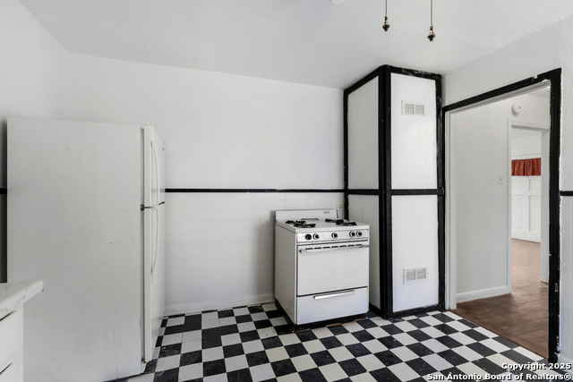 Image 9 of 35 For 631 Magnolia W