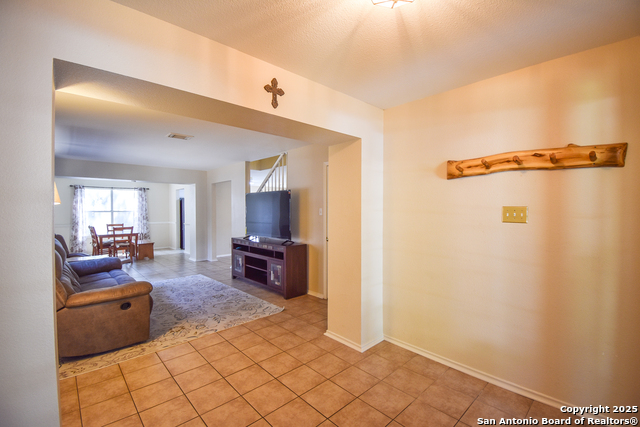 Image 5 of 42 For 222 Tapwood Ln