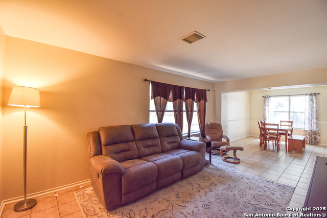 Image 6 of 42 For 222 Tapwood Ln