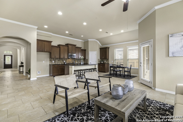 Listing photo id 14 for 12418 Maverick Ranch