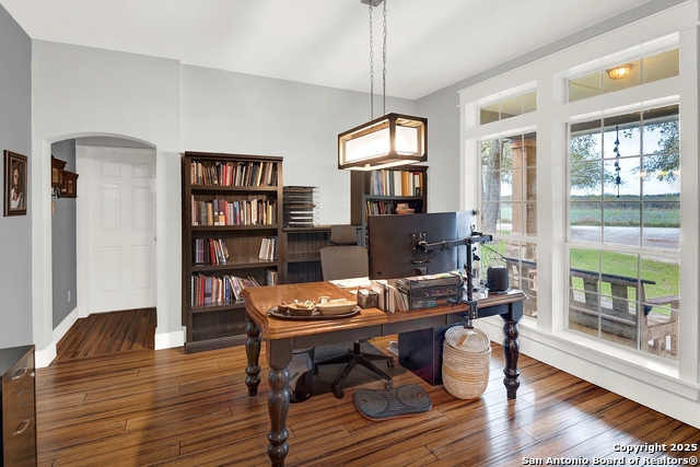 Listing photo id 10 for 8354 Fm 1796