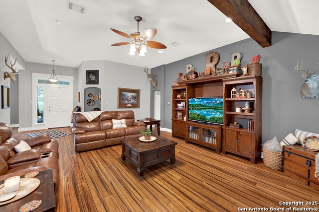 Listing photo id 14 for 8354 Fm 1796