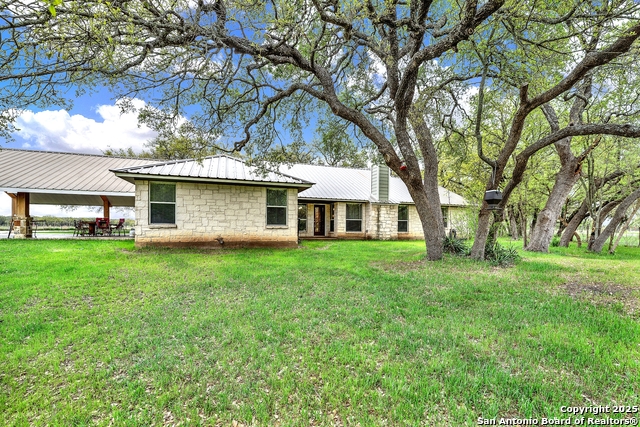 Listing photo id 34 for 8354 Fm 1796