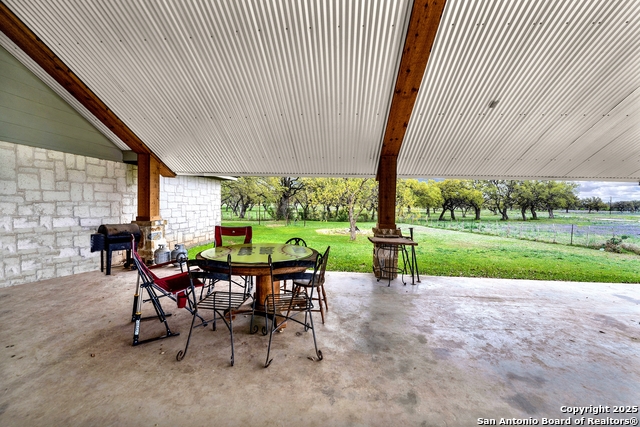 Listing photo id 37 for 8354 Fm 1796