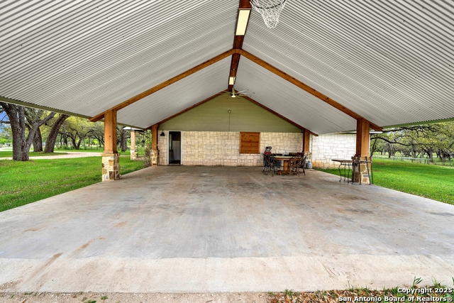 Listing photo id 38 for 8354 Fm 1796